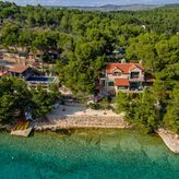 Vila z bazenom, neposredno ob morju, Milna, otok Brač, Dalmacija, Hrvaška, 
